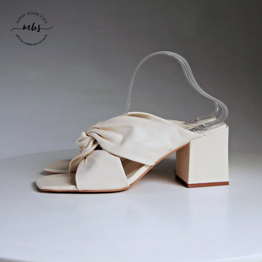 NWT Vince Camuto Jenabie‎ Leather Block Heel Sandals Cream Women 11